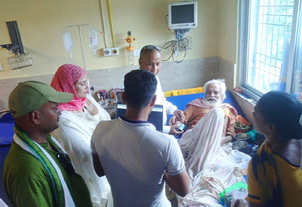 अशक्त तथा अस्पताल भर्ना रहेका जेष्ठ नागरिकलाई परिचयपत्र नविकरण